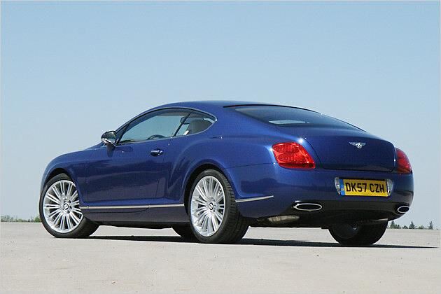 4,80 Meter elegant geschwungenes Blech beim Bentley Continental GT Speed