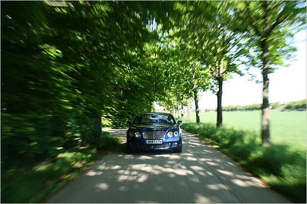 Ganz schnell im Zeittunnel mit dem Bentley Continental GT Speed