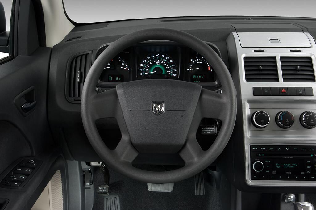 Dodge Journey (Baujahr 2010) SXT 5 Türen Lenkrad