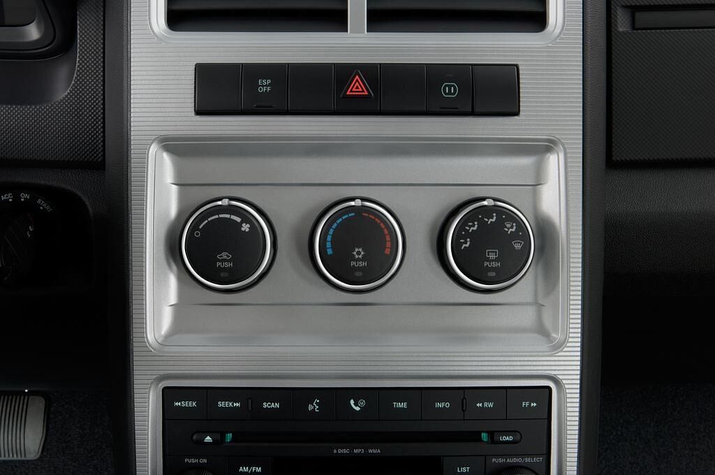 Dodge Journey (Baujahr 2010) SXT 5 Türen Temperatur und Klimaanlage
