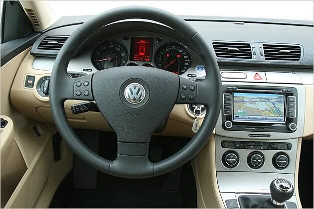Gewohnte Übersichtlichkeit: Im Passat-Cockpit gibt es keine Überraschungen