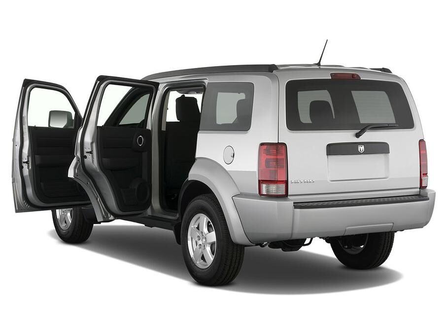 Dodge Nitro (Baujahr 2009) SE 5 Türen Tür geöffnet