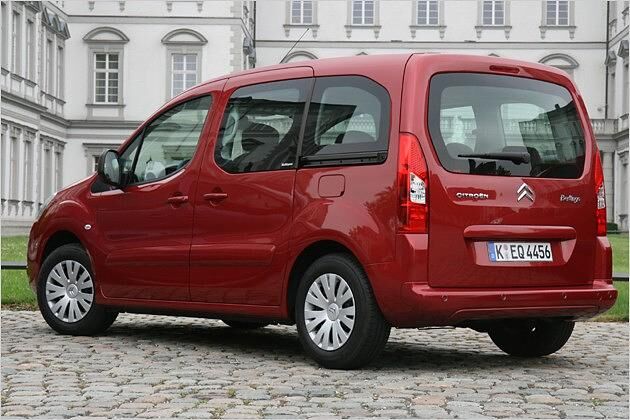 Die verglaste Version heißt bei dieser Fahrzeugart "Kombi"