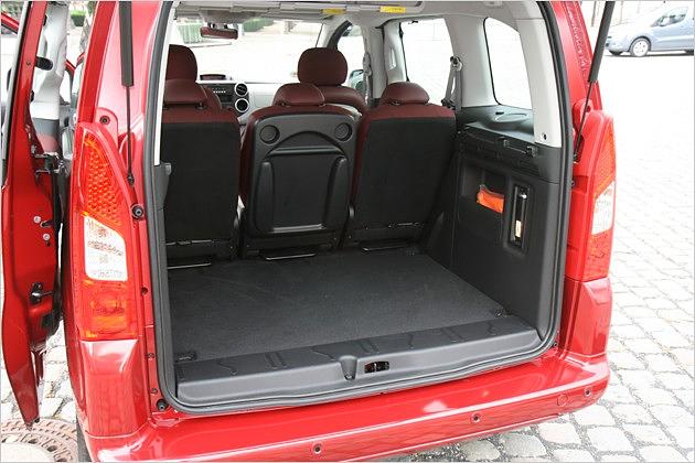 Der Kofferraum fasst enorme 642 Liter Gepäck - ein VW Caddy Life schluckt aber 750 Liter