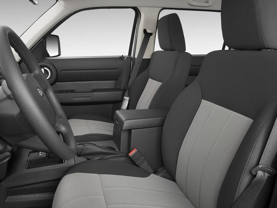Dodge Nitro (Baujahr 2009) SE 5 Türen Vordersitze