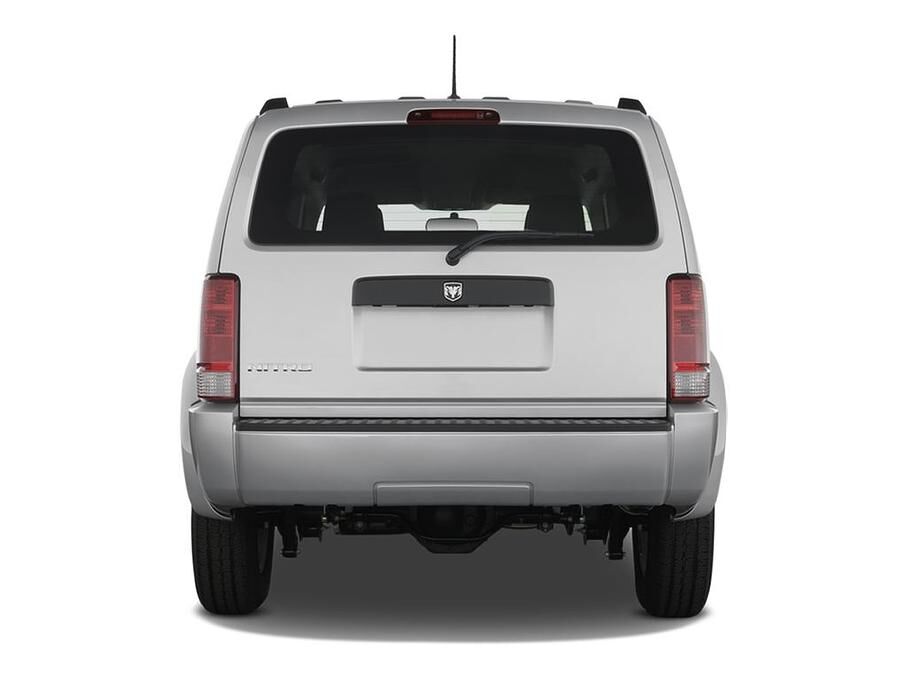 Dodge Nitro (Baujahr 2009) SE 5 Türen Heckansicht