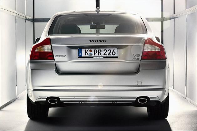 Beide Versionen mit 2,5-Liter-Turbo leisten 200 PS (Bild: Version V8 AWD)