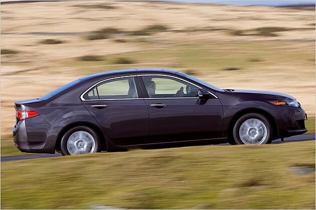 Mit 2,0-Liter-Benziner ist die Accord Limousine bis zu 212 km/h schnell