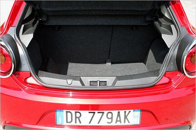 Der Kofferraum fasst 270 Liter, hat aber eine hohe Ladekante
