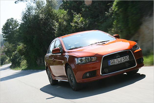 Auch den Stufenheck-Lancer wird es im Ralliart-Trimm geben