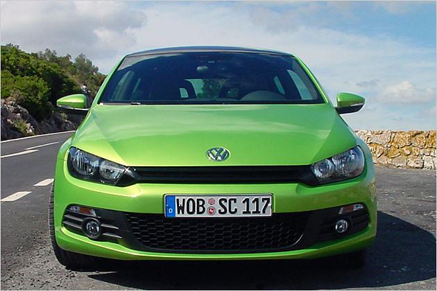 Typisch VW-Sportler: Der 2,0-Liter-Turbomotor zieht seine Atemluft durch einen Wabengrill