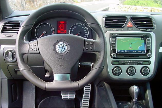 Teile-Mix: Das Armaturenbrett kommt vom Eos, das Lenkrad aus dem Golf GTI