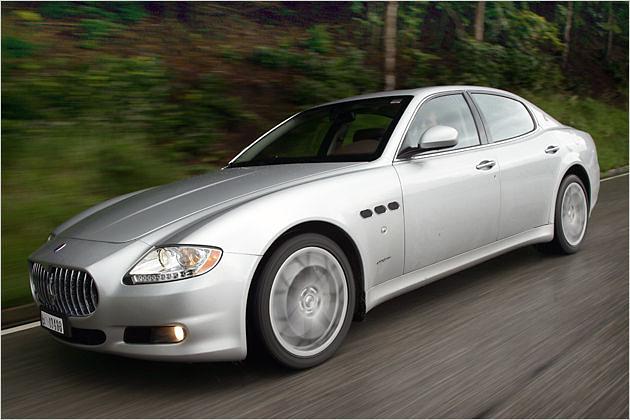 Durch die neue Front wirkt der Quattroporte etwas bulliger als sein Vorgänger