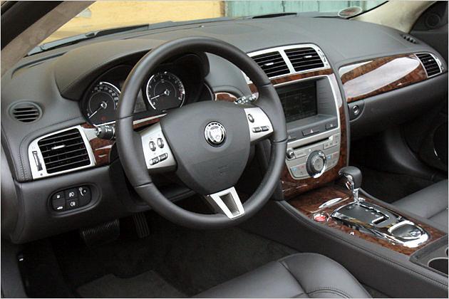 Die Lederausstattung des XK 3.5 Cabriolet gehört zum Serienumfang