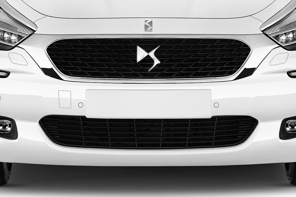 DS DS5 (Baujahr 2016) - 5 Türen Kühlergrill und Scheinwerfer