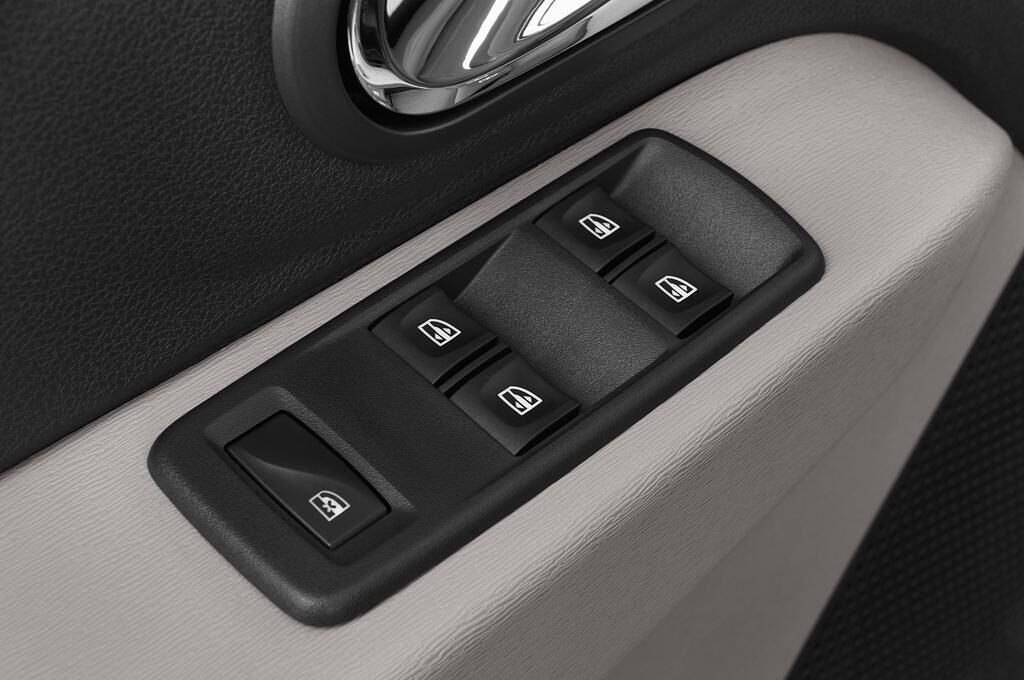 Dacia Lodgy (Baujahr 2012) Laurï¿½ate 5 Türen Bedienungselemente Tür
