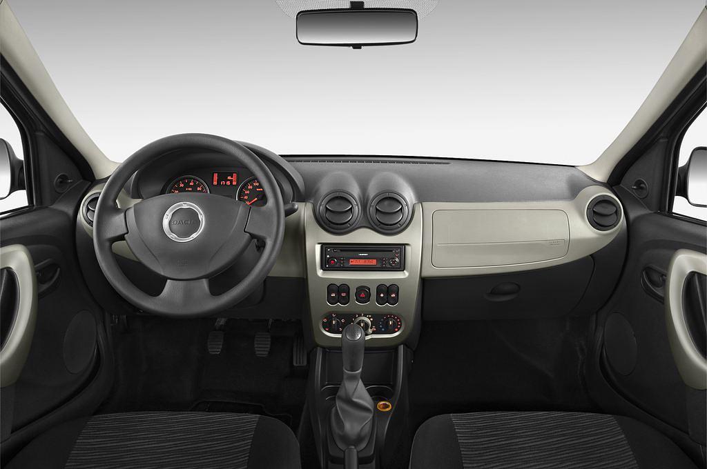 Dacia Logan (Baujahr 2010) AMBIANCE 4 Türen Cockpit und Innenraum