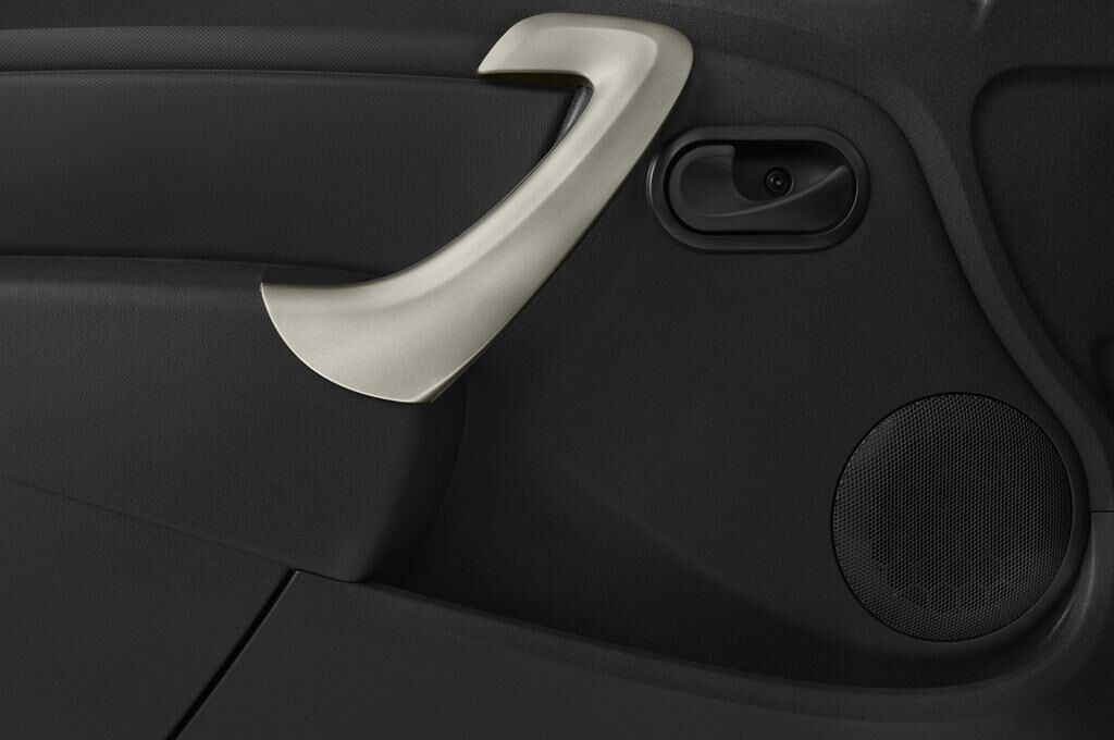 Dacia Logan (Baujahr 2010) AMBIANCE 4 Türen Bedienungselemente Tür