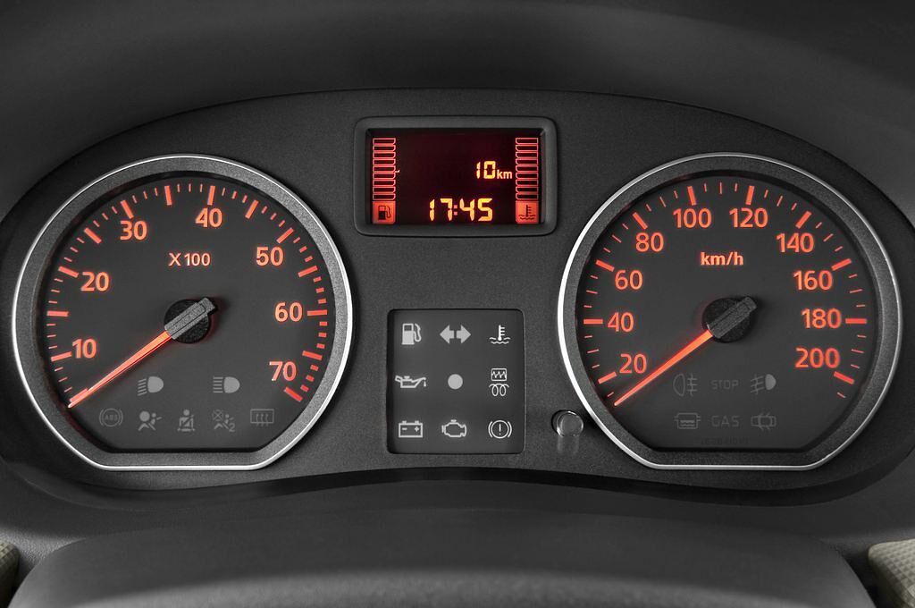 Dacia Logan (Baujahr 2010) AMBIANCE 4 Türen Tacho und Fahrerinstrumente
