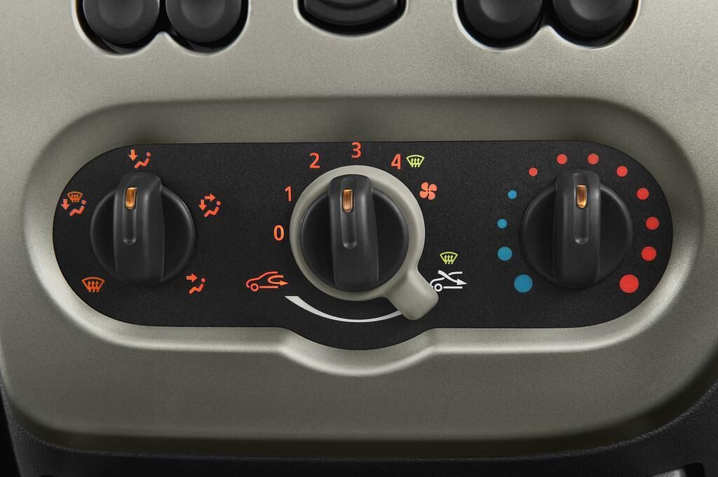 Dacia Logan (Baujahr 2010) AMBIANCE 4 Türen Temperatur und Klimaanlage