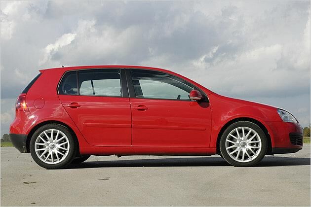 Den GT 1.4 TSI Twincharger gibt es ab 22.700 Euro, Einstiegstüren hinten kosten 725 Euro Aufpreis