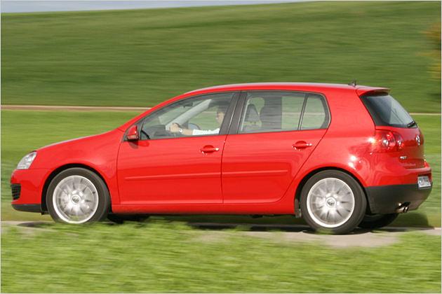Immerhin 220 km/h wird der Golf GT schnell