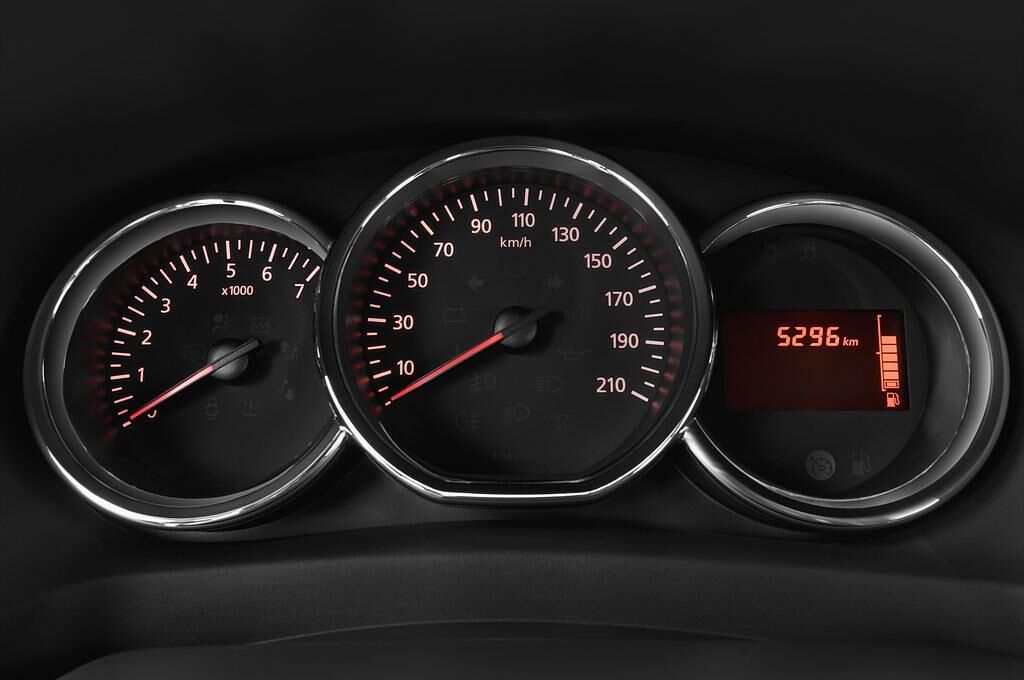 Dacia Sandero (Baujahr 2013) Laurï¿½ate 5 Türen Tacho und Fahrerinstrumente