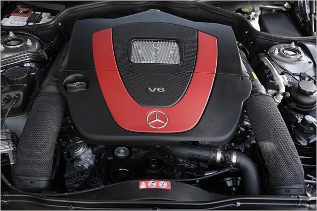Der V6 fällt durch das große rote "V" in der Abdeckung auf