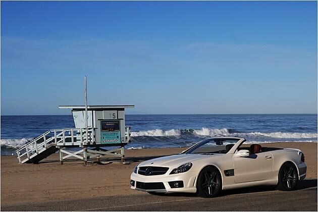 Der Mercedes SL 63 AMG fährt mit 525 PS vor