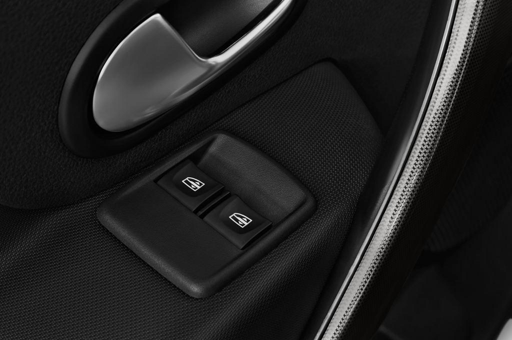 Dacia Sandero (Baujahr 2017) Stepway 5 Türen Bedienungselemente Tür