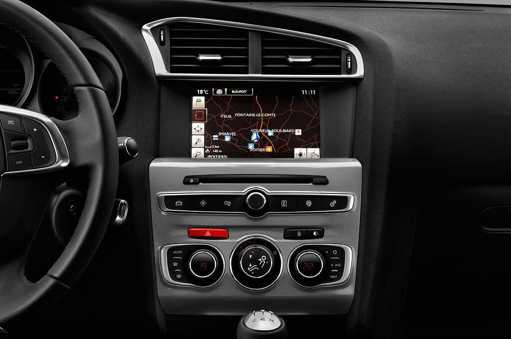 Citroen C4 (Baujahr 2016) Feel 5 Türen Mittelkonsole