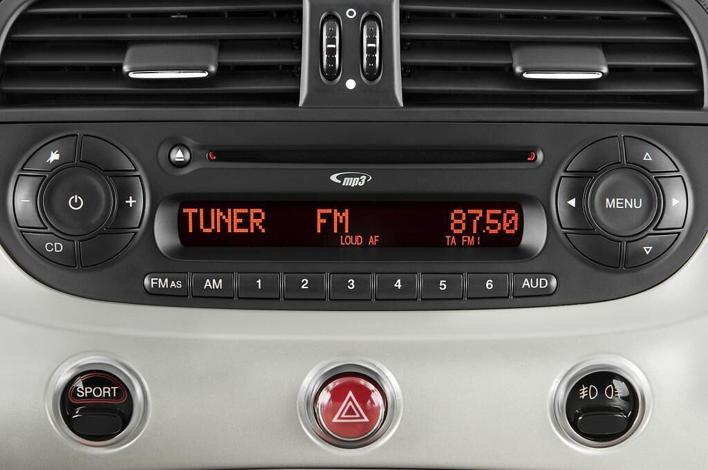FIAT 500 (Baujahr 2010) Abarth 3 Türen Radio und Infotainmentsystem