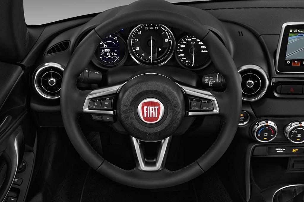 FIAT 124 Spider (Baujahr 2016) Lusso 2 Türen Lenkrad