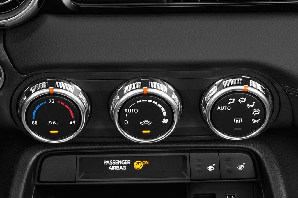 FIAT 124 Spider (Baujahr 2016) Lusso 2 Türen Temperatur und Klimaanlage