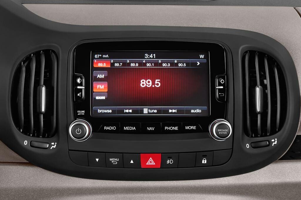 FIAT 500L (Baujahr 2014) Trekking 5 Türen Radio und Infotainmentsystem