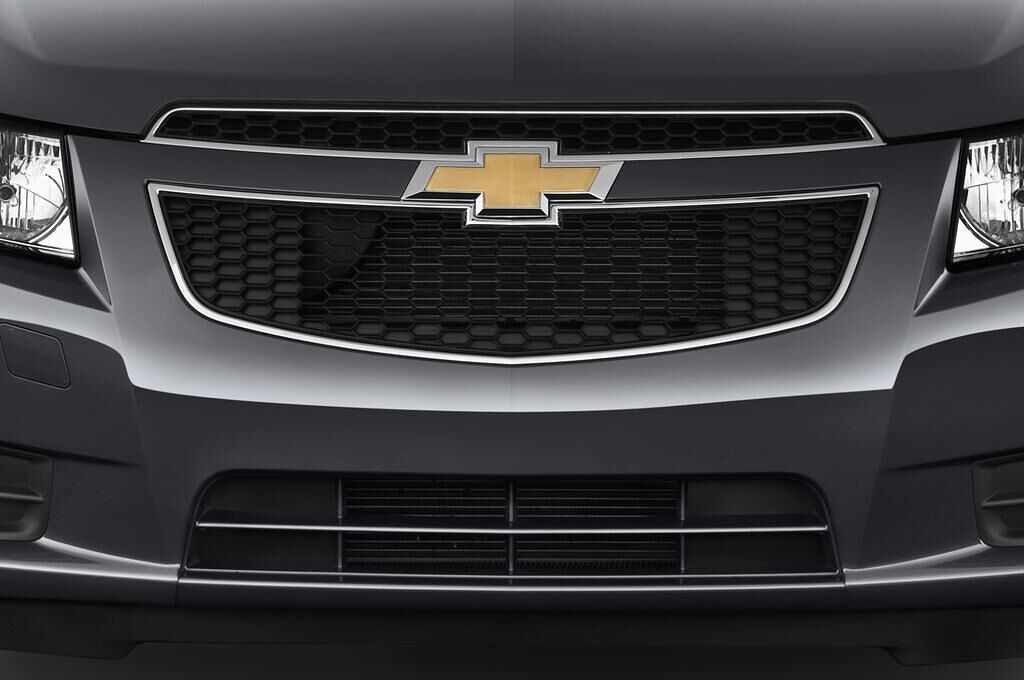 Chevrolet Cruze (Baujahr 2013) LTZ 5 Türen Kühlergrill und Scheinwerfer