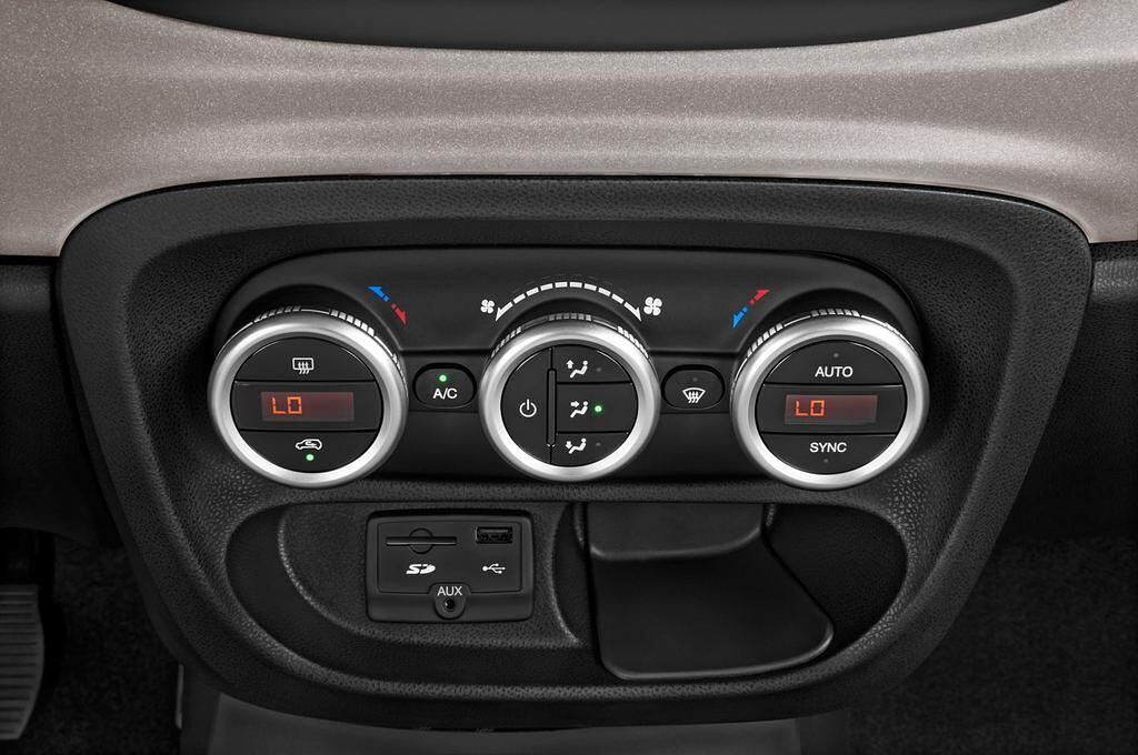 FIAT 500L (Baujahr 2014) Trekking 5 Türen Temperatur und Klimaanlage