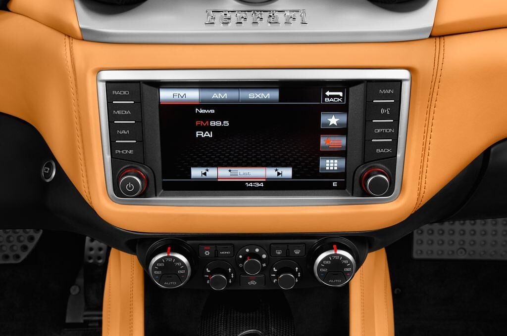 Ferrari California T (Baujahr 2014) T 2 Türen Radio und Infotainmentsystem