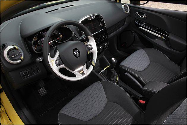 Interieur: Das Cockpit sieht gut aus und ist vielfältig individualisierbar