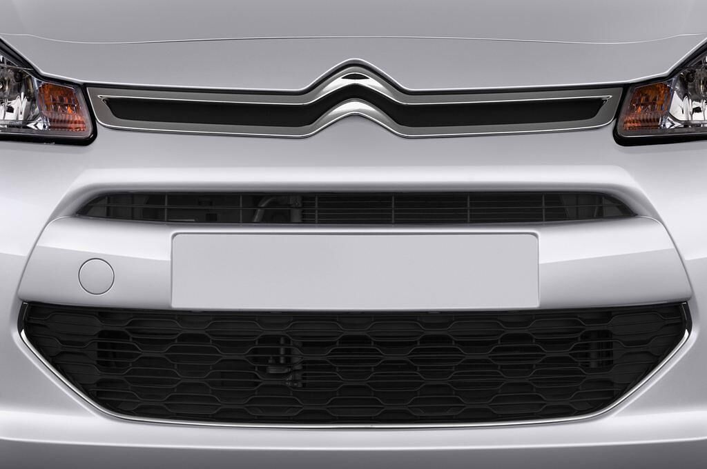 Citroen C3 (Baujahr 2015) Tendance 5 Türen Kühlergrill und Scheinwerfer