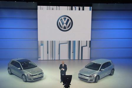 Konzern-Chef Martin Winterkorn und der neue Golf.