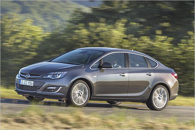 Den Sprint auf Tempo 100 absolviert der Astra mit 130-PS-Diesel in 10,8 Sekunden