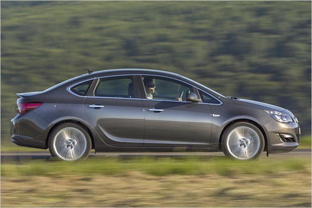 Das adaptive Fahrwerk ist im Normalmodus komfortabel abgestimmt