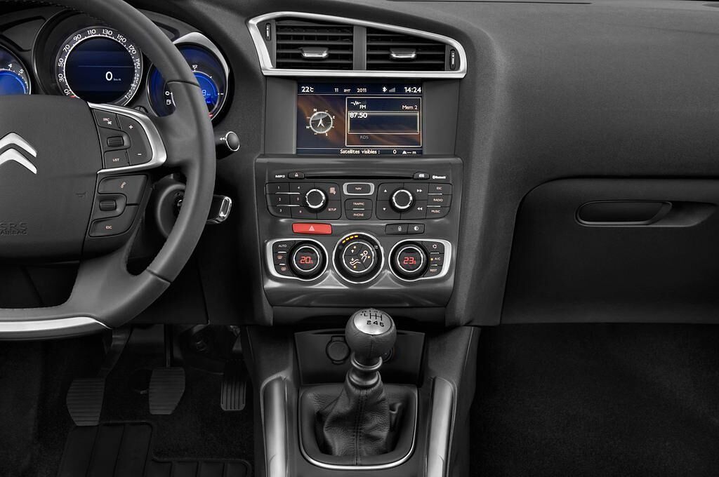Citroen C4 (Baujahr 2011) Exclusive 5 Türen Mittelkonsole