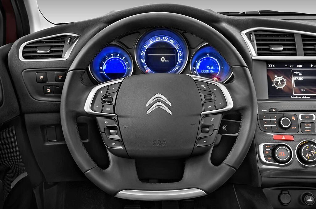 Citroen C4 (Baujahr 2011) Exclusive 5 Türen Lenkrad