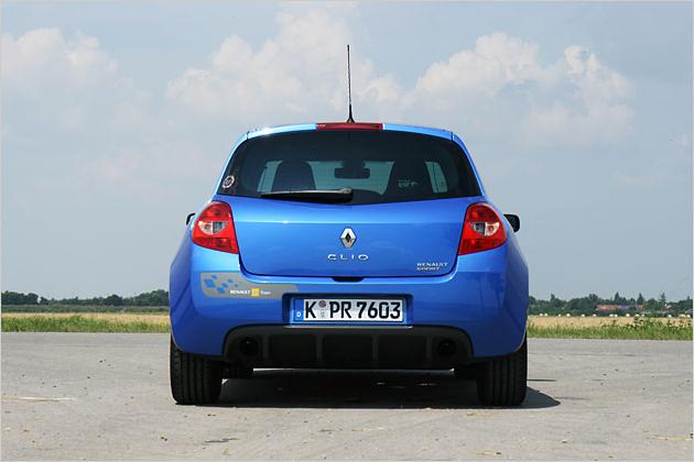 Knackiger Abschluss: Muskulös ausgeformtes Heck mit Renault-Sport-Schriftzug