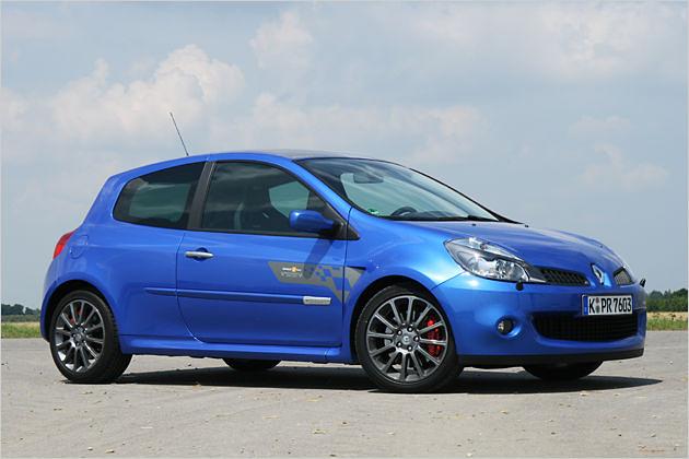 Keine Einblicke: Die stark abgedunkelten hinteren Scheiben gehören zum R27-Paket