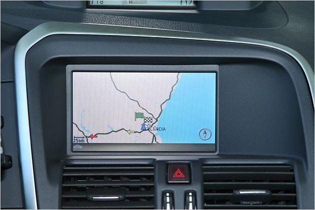 Erstmals ist das Navigationsdisplay in die Mittelkonsole integriert
