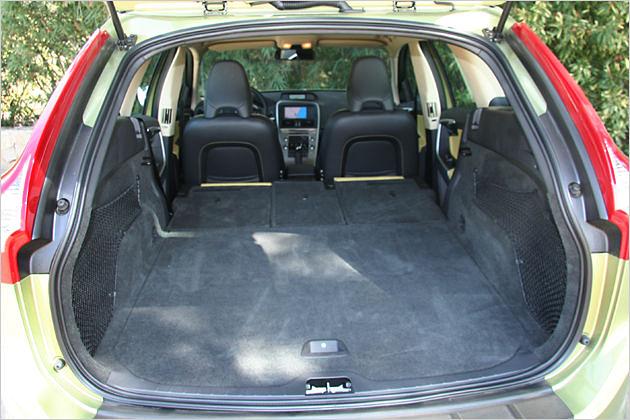 Maximal passen 1.455 Liter in den Kofferraum des XC60