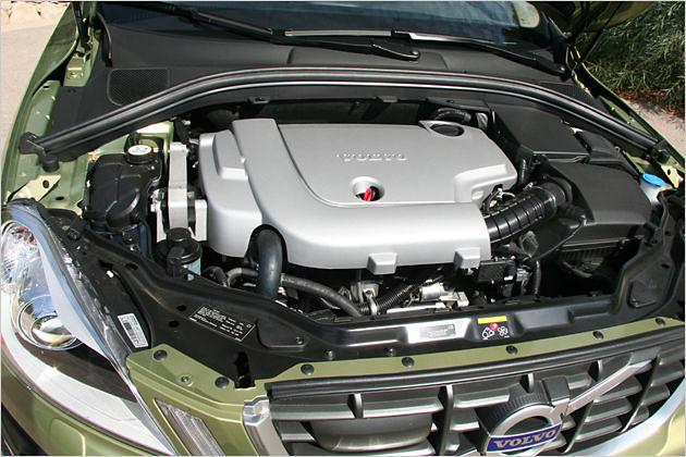 Der 2,4-Liter-Selbstzünder generiert eine Leistung von 185 PS